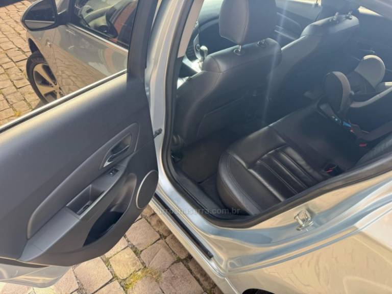 CHEVROLET - CRUZE - 2012/2013 - Prata - R$ 59.000,00