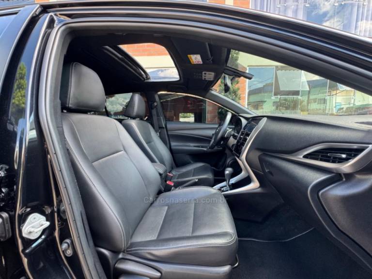 TOYOTA - YARIS - 2020/2021 - Preta - R$ 88.000,00