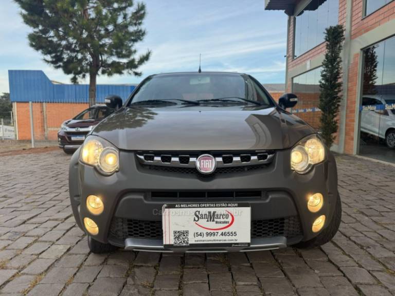 FIAT - PALIO - 2013/2014 - Cinza - R$ 47.000,00