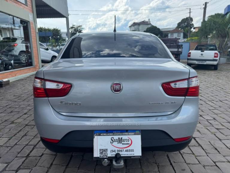 FIAT - SIENA - 2014/2015 - Prata - R$ 45.000,00