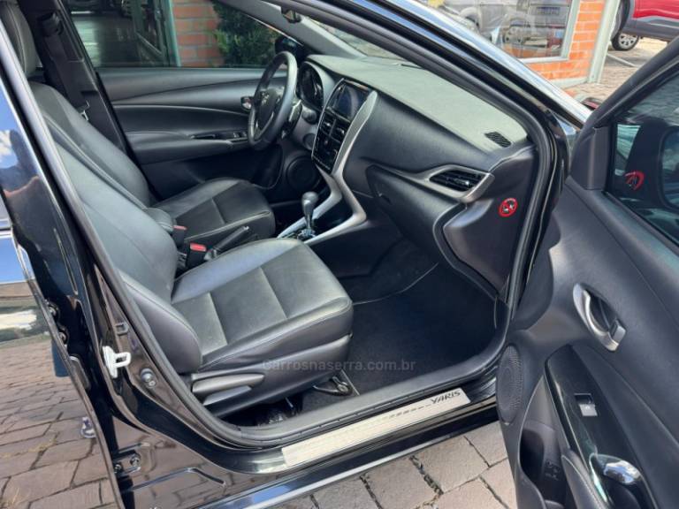 TOYOTA - YARIS - 2020/2021 - Preta - R$ 88.000,00