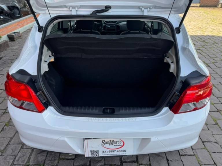 CHEVROLET - ONIX - 2013/2014 - Branca - R$ 43.000,00