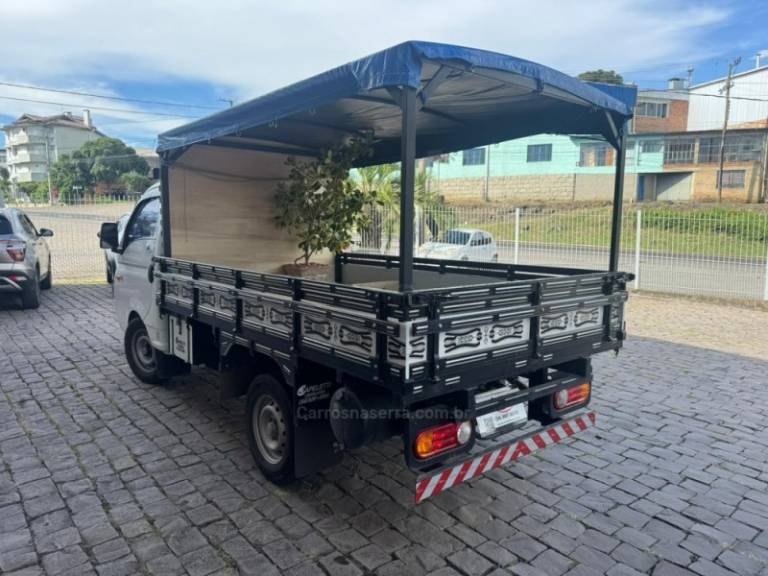 HYUNDAI - HR - 2011/2012 - Branca - R$ 98.000,00