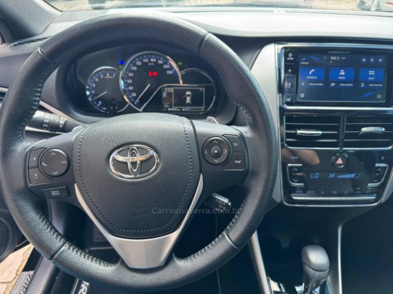 TOYOTA - YARIS - 2020/2021 - Preta - R$ 88.000,00