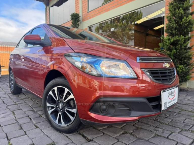 CHEVROLET - ONIX - 2013/2013 - Laranja - R$ 45.000,00