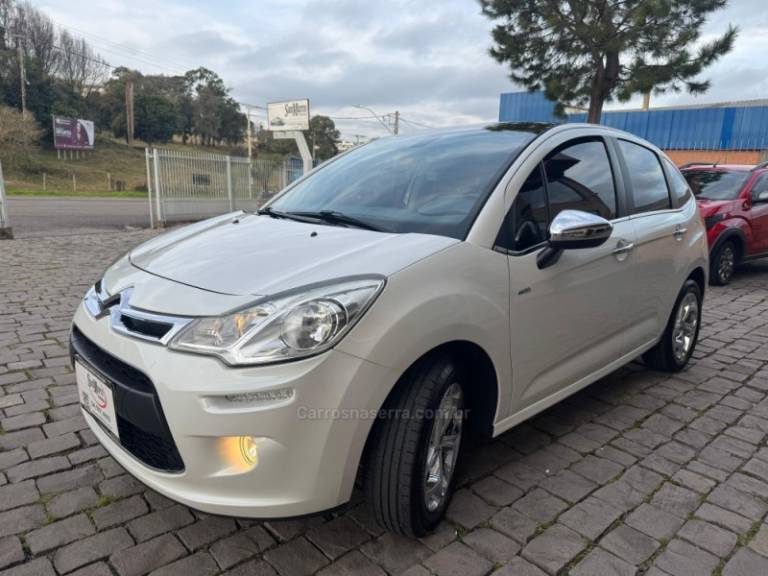 CITROËN - C3 - 2014/2015 - Branca - R$ 47.000,00