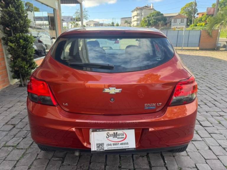 CHEVROLET - ONIX - 2013/2013 - Laranja - R$ 45.000,00