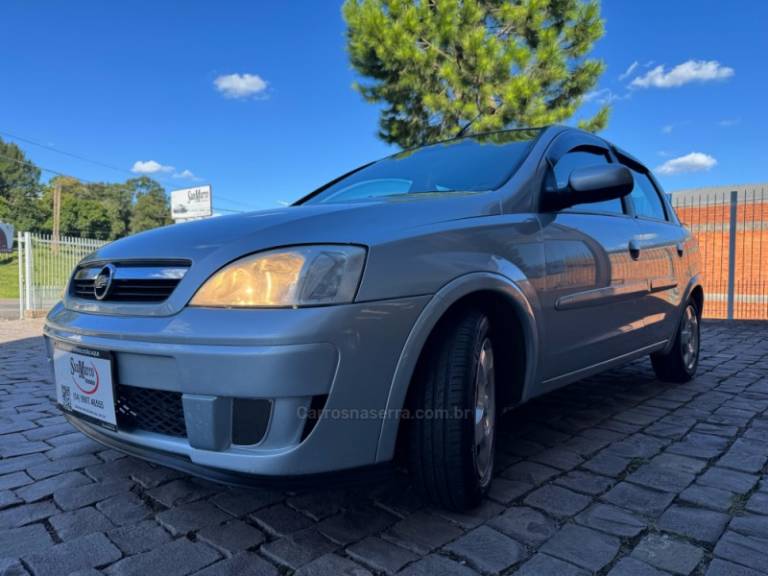 CHEVROLET - CORSA - 2011/2011 - Prata - R$ 26.000,00