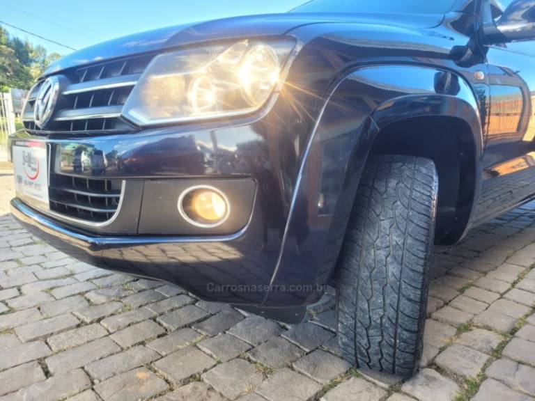 VOLKSWAGEN - AMAROK - 2010/2011 - Preta - R$ 85.000,00