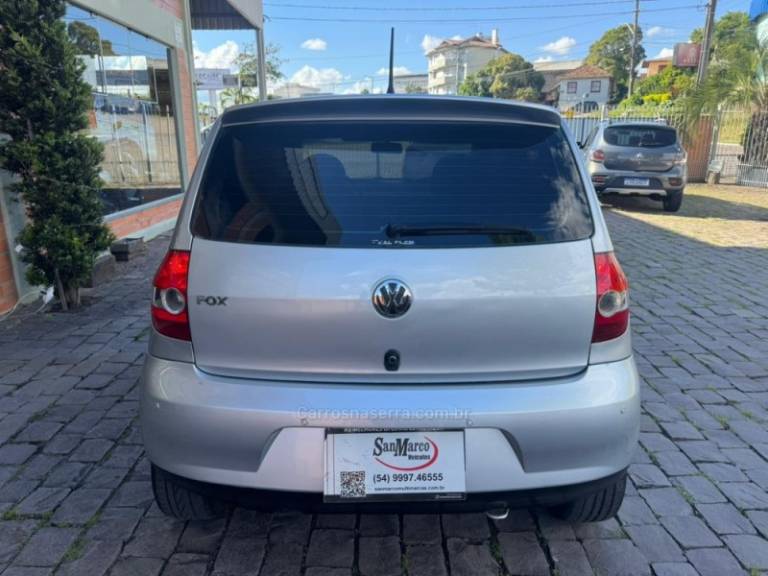 VOLKSWAGEN - FOX - 2008/2009 - Prata - R$ 26.000,00