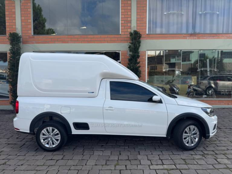 VOLKSWAGEN - SAVEIRO - 2022/2023 - Branca - R$ 85.000,00