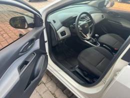 CHEVROLET - ONIX - 2017/2018 - Branca - R$ 60.000,00