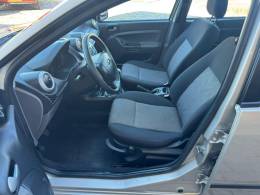 FORD - FIESTA - 2013/2014 - Prata - R$ 38.000,00