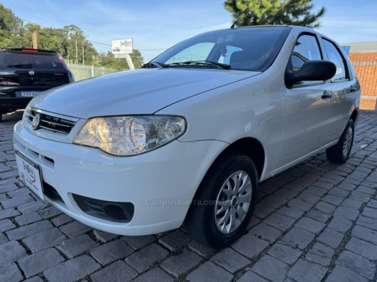 FIAT - PALIO - 2014/2014 - Branca - R$ 34.000,00