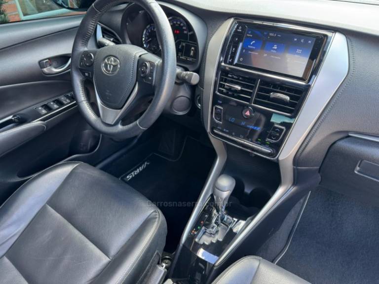 TOYOTA - YARIS - 2020/2021 - Preta - R$ 88.000,00