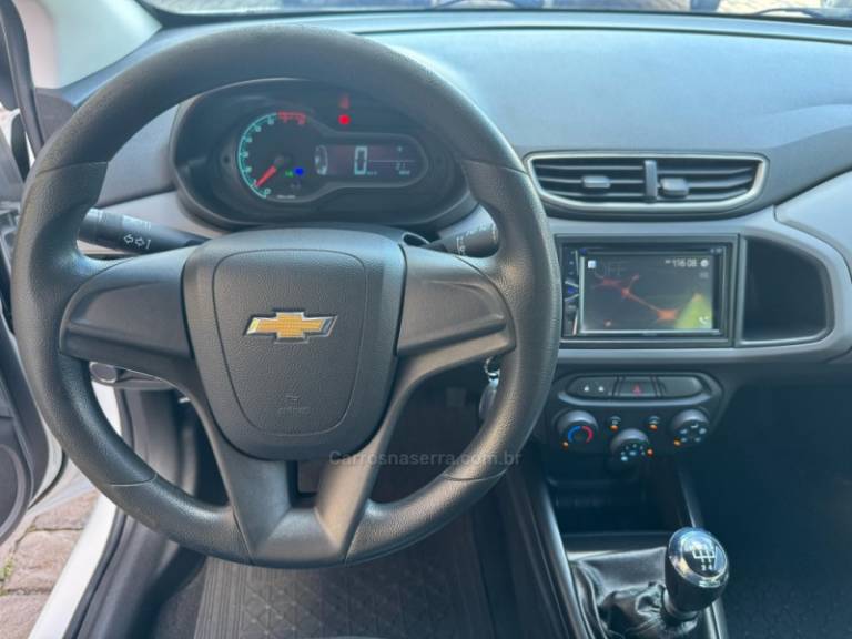 CHEVROLET - ONIX - 2015/2016 - Branca - R$ 47.000,00