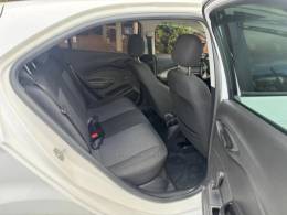 CHEVROLET - ONIX - 2017/2018 - Branca - R$ 60.000,00