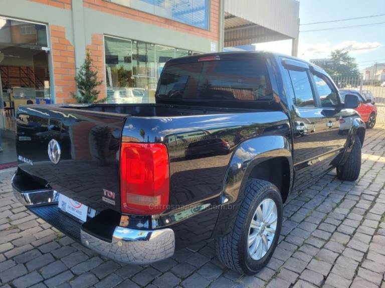 VOLKSWAGEN - AMAROK - 2010/2011 - Preta - R$ 85.000,00