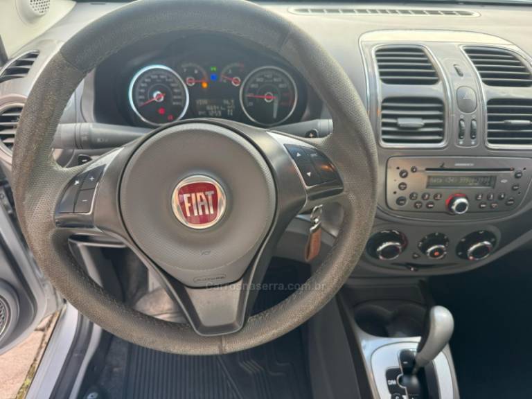 FIAT - SIENA - 2014/2015 - Prata - R$ 45.000,00