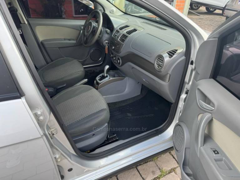 FIAT - SIENA - 2014/2015 - Prata - R$ 45.000,00