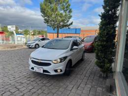 CHEVROLET - ONIX - 2017/2018 - Branca - R$ 60.000,00