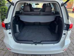 TOYOTA - HILUX SW4 - 2018/2019 - Branca - R$ 247.000,00