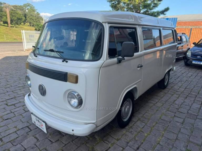 VOLKSWAGEN - KOMBI - 2003/2004 - Branca - R$ 36.000,00