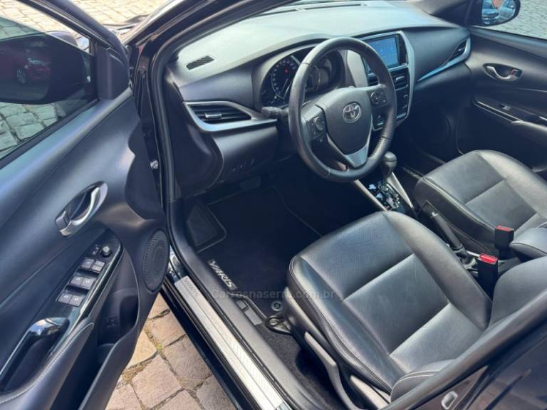 TOYOTA - YARIS - 2020/2021 - Preta - R$ 88.000,00