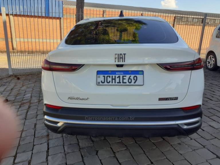 FIAT - FASTBACK - 2023/2024 - Branca - R$ 145.000,00