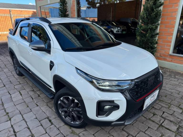 FIAT - STRADA - 2023/2024 - Branca - R$ 132.000,00