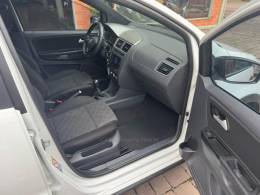 VOLKSWAGEN - FOX - 2018/2019 - Branca - R$ 65.000,00
