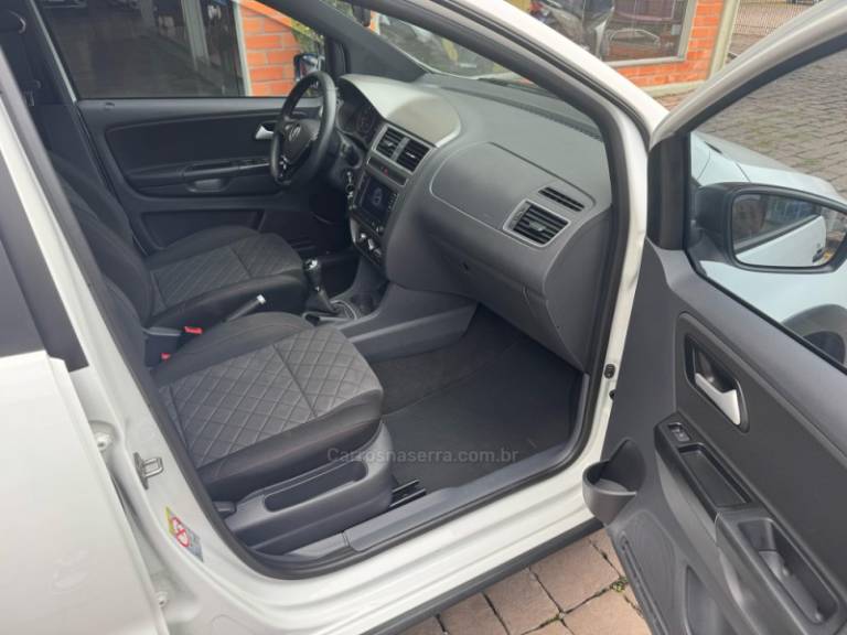 VOLKSWAGEN - FOX - 2018/2019 - Branca - R$ 65.000,00