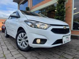 CHEVROLET - ONIX - 2017/2018 - Branca - R$ 60.000,00