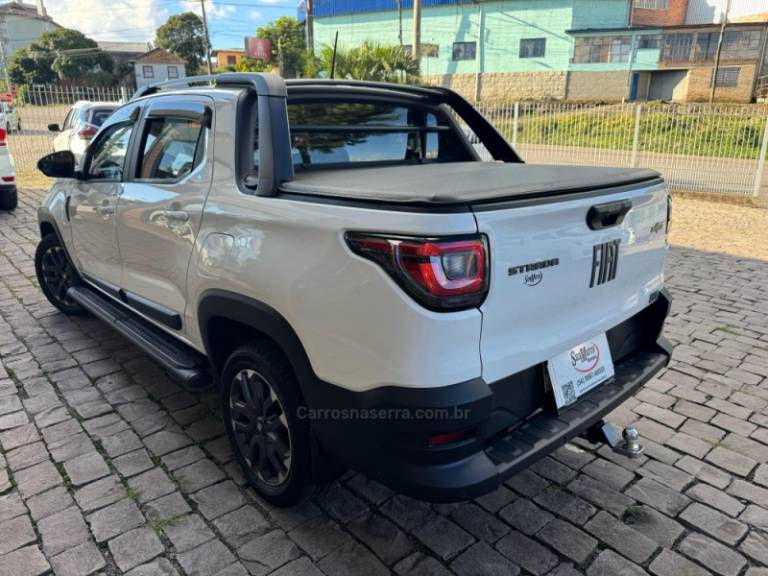 FIAT - STRADA - 2023/2024 - Branca - R$ 132.000,00
