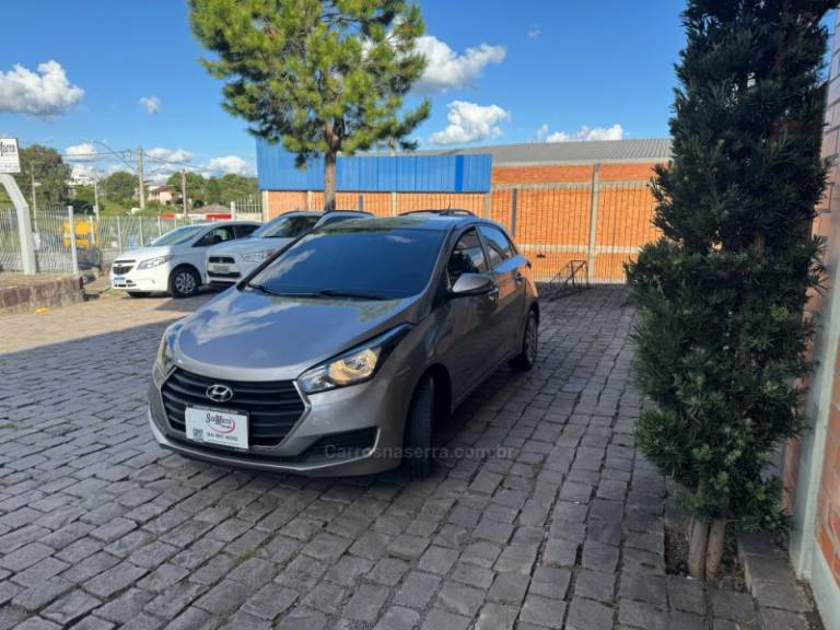 HYUNDAI - HB20 - 2018/2018 - Prata - R$ 58.000,00