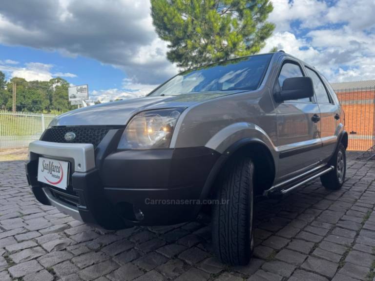 FORD - ECOSPORT - 2005/2006 - Prata - R$ 29.500,00