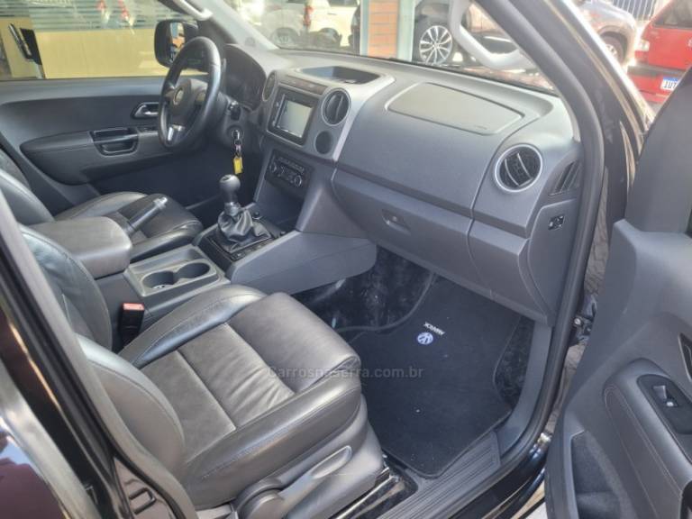 VOLKSWAGEN - AMAROK - 2010/2011 - Preta - R$ 85.000,00