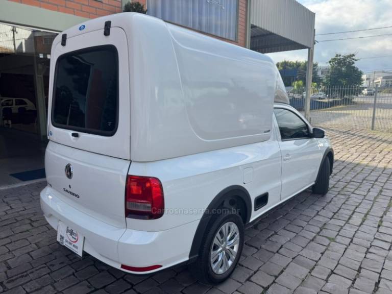 VOLKSWAGEN - SAVEIRO - 2022/2023 - Branca - R$ 85.000,00