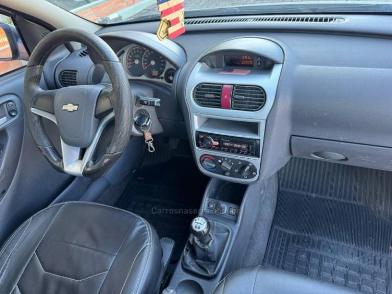 CHEVROLET - CORSA - 2011/2011 - Prata - R$ 26.000,00