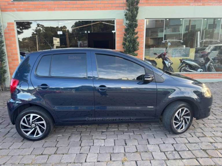 VOLKSWAGEN - FOX - 2010/2011 - Azul - R$ 33.000,00