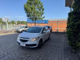 CHEVROLET - ONIX - 2013/2014 - Branca - R$ 43.000,00