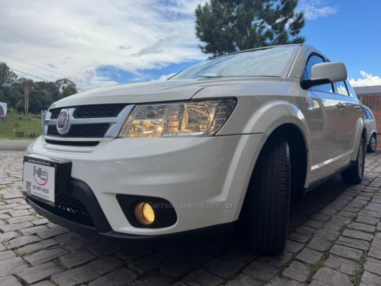 FIAT - FREEMONT - 2012/2012 - Branca - R$ 55.000,00