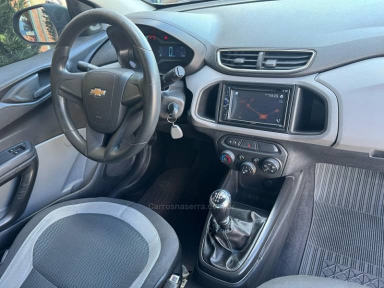 CHEVROLET - ONIX - 2015/2016 - Branca - R$ 47.000,00