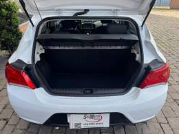 CHEVROLET - ONIX - 2017/2018 - Branca - R$ 60.000,00