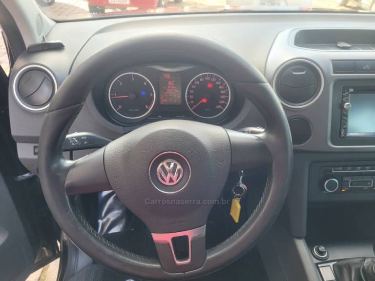 VOLKSWAGEN - AMAROK - 2010/2011 - Preta - R$ 85.000,00