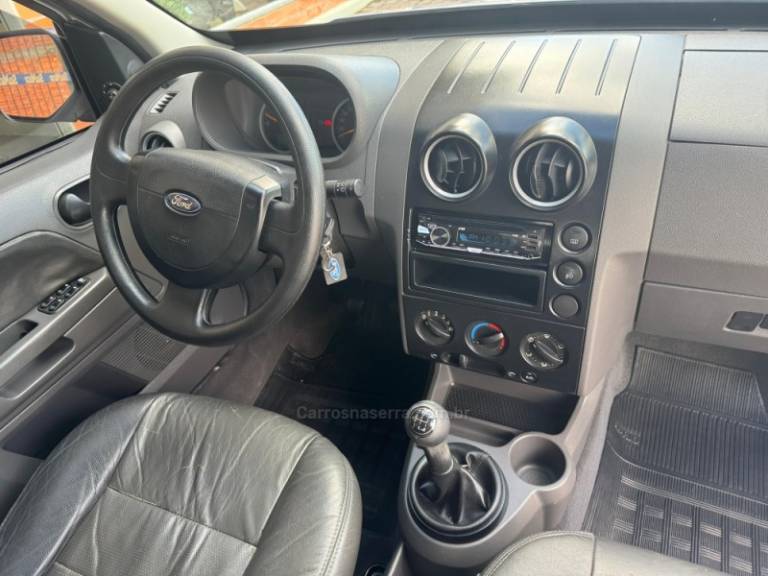 FORD - ECOSPORT - 2005/2006 - Prata - R$ 29.500,00