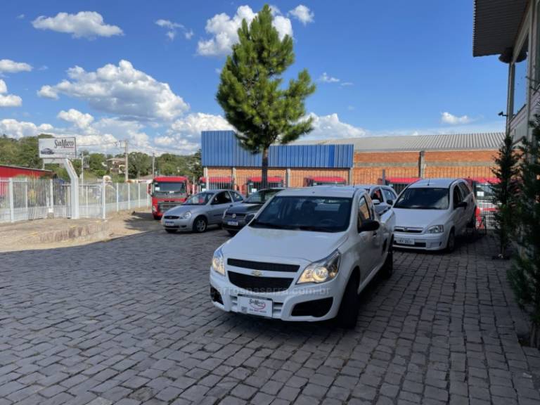 CHEVROLET - MONTANA - 2017/2018 - Branca - R$ 55.000,00