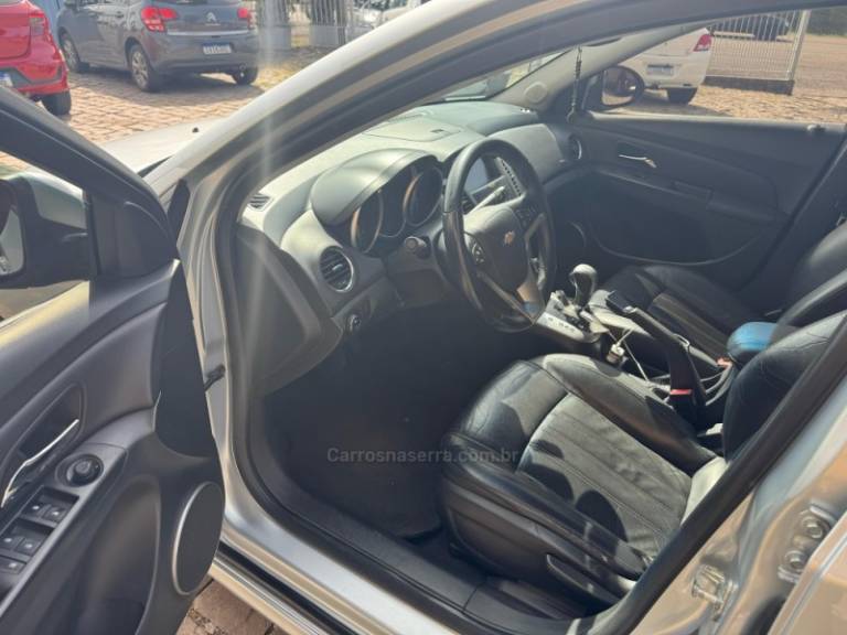 CHEVROLET - CRUZE - 2012/2013 - Prata - R$ 59.000,00