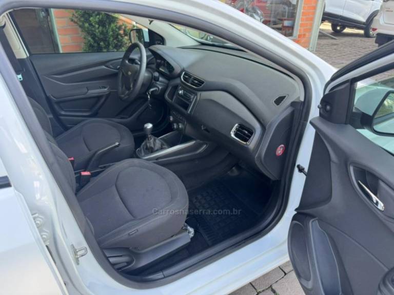 CHEVROLET - ONIX - 2013/2014 - Branca - R$ 43.000,00