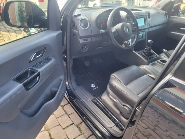 VOLKSWAGEN - AMAROK - 2010/2011 - Preta - R$ 85.000,00